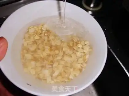 Make Red rice oatmeal step 1