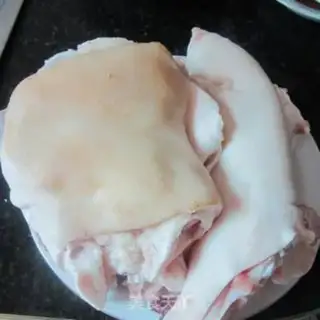 Make Soy pig hoofs step 0
