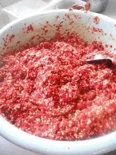 Make Homemade red oil bean petals step 1