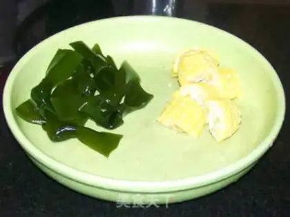 Make ♪ Sea-tucked corn dragonbone soup step 1