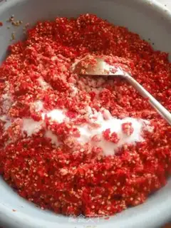 Make Homemade red oil bean petals step 2