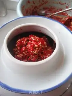 Make Homemade red oil bean petals step 4