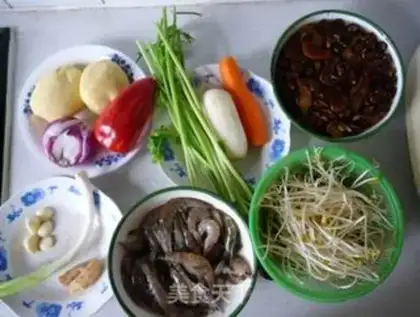 Make Spicy shrimp from a dry pot step 0