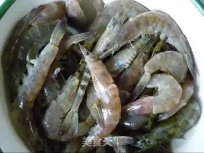 Make Spicy shrimp from a dry pot step 1