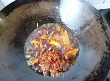 Make Spicy shrimp from a dry pot step 8