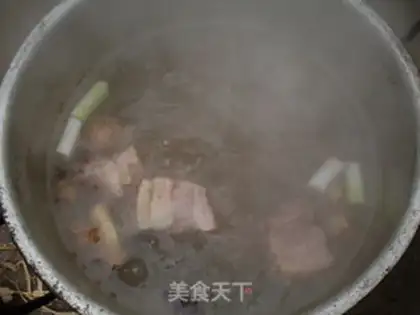 Make Porkbone soup step 1