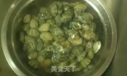 Make Spicy clams step 1