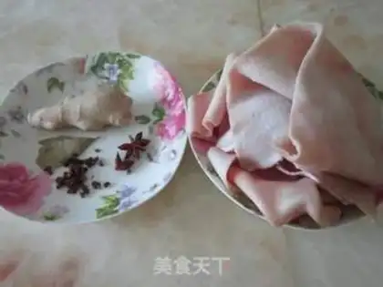 Make Sour soybeans fried pig skin step 0