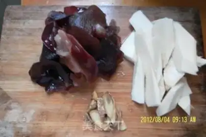 Make Pepper pig belly soup step 1