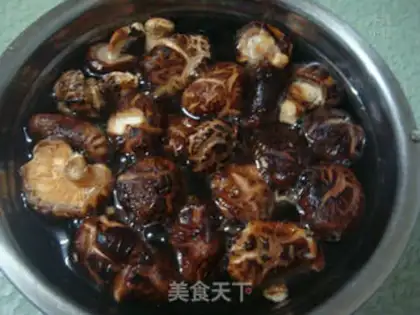 Make Horseshoe corn mushroom noodles step 1