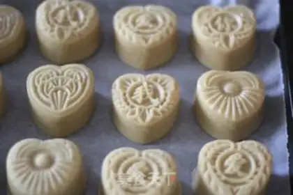 Make A heart-shaped moon cake step 7