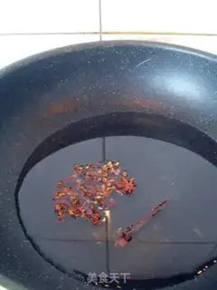 Make Homemade spicy oil step 3