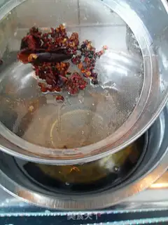 Make Homemade spicy oil step 4
