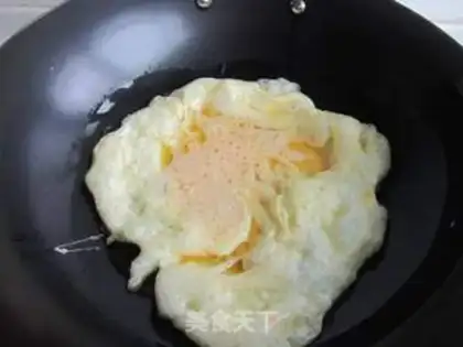 Make Shrimp fried eggs step 4
