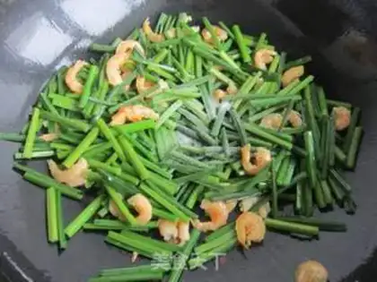 Make Shrimp fried eggs step 6