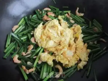 Make Shrimp fried eggs step 7
