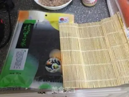 Make Tuna sushi step 2