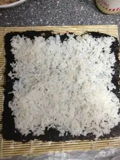 Make Tuna sushi step 6