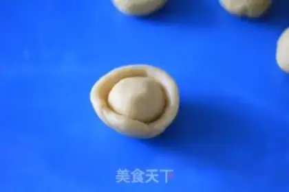 Make Rose moon cake step 2