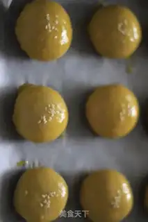 Make Rose moon cake step 8