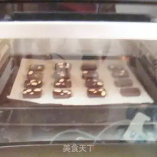 Make Almond chocolate cookies step 9