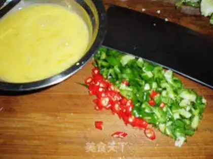 Make Chili fried eggs step 0