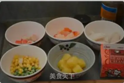 Make Pineapple seafood step 0