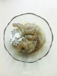 Make Shrimp balls, lettuce step 1
