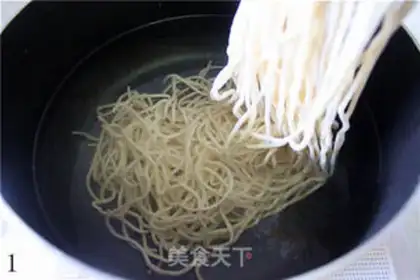 Make Garlic red noodles step 0