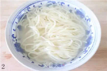 Make Garlic red noodles step 1