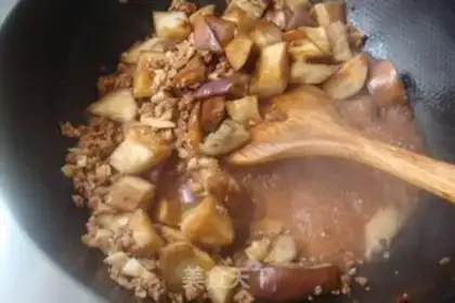Make Garlic pork and eggplant step 6