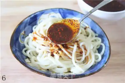 Make Garlic red noodles step 5