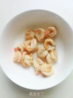 Make Shrimp balls, lettuce step 3
