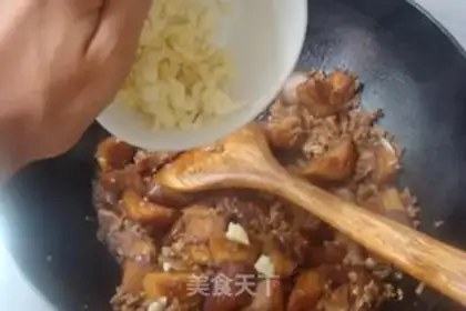 Make Garlic pork and eggplant step 7