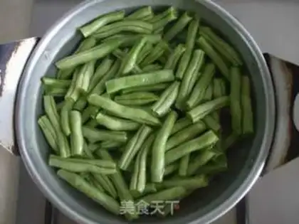 Make Garlic blade beans step 0