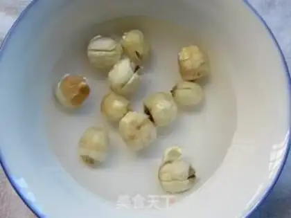 Make Lotus green bean congee step 1