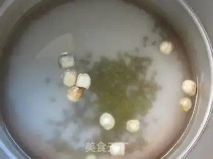 Make Lotus green bean congee step 3