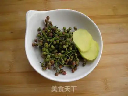 Make Homemade pepper oil step 0
