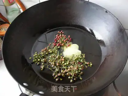 Make Homemade pepper oil step 1