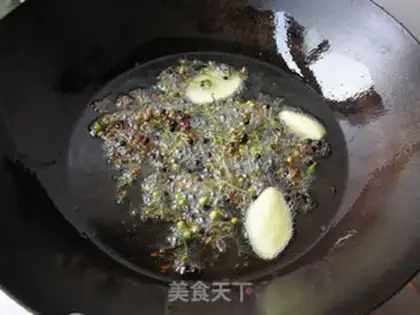 Make Homemade pepper oil step 2