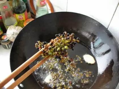 Make Homemade pepper oil step 3