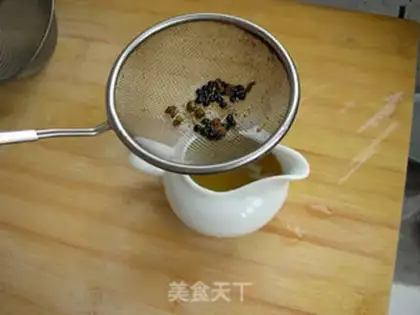 Make Homemade pepper oil step 4