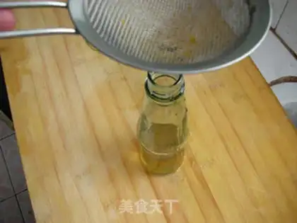 Make Homemade pepper oil step 6
