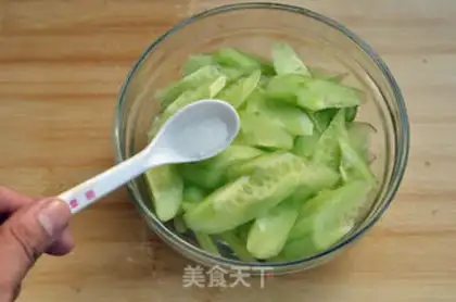 Make The cucumber cucumbers step 3