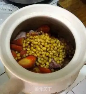 Make Soybeans foot soup step 4