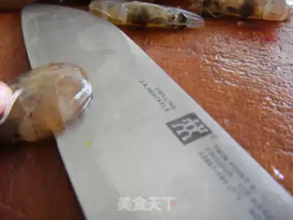 Make Shanghai oiled shrimp step 1