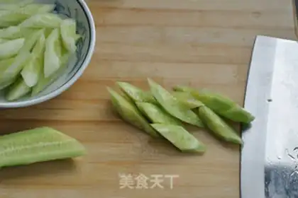 Make Spicy cucumbers step 0