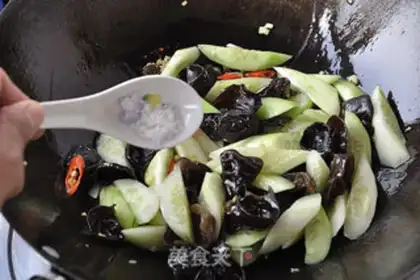 Make Spicy cucumbers step 4