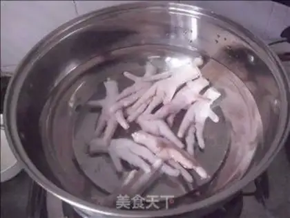 Make Five-colour chicken claw soup step 2