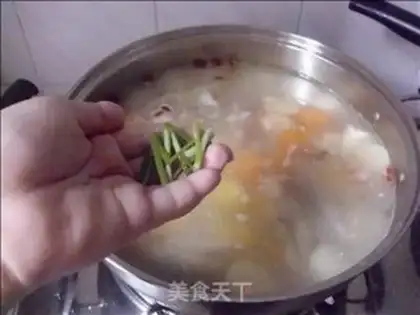 Make Five-colour chicken claw soup step 11